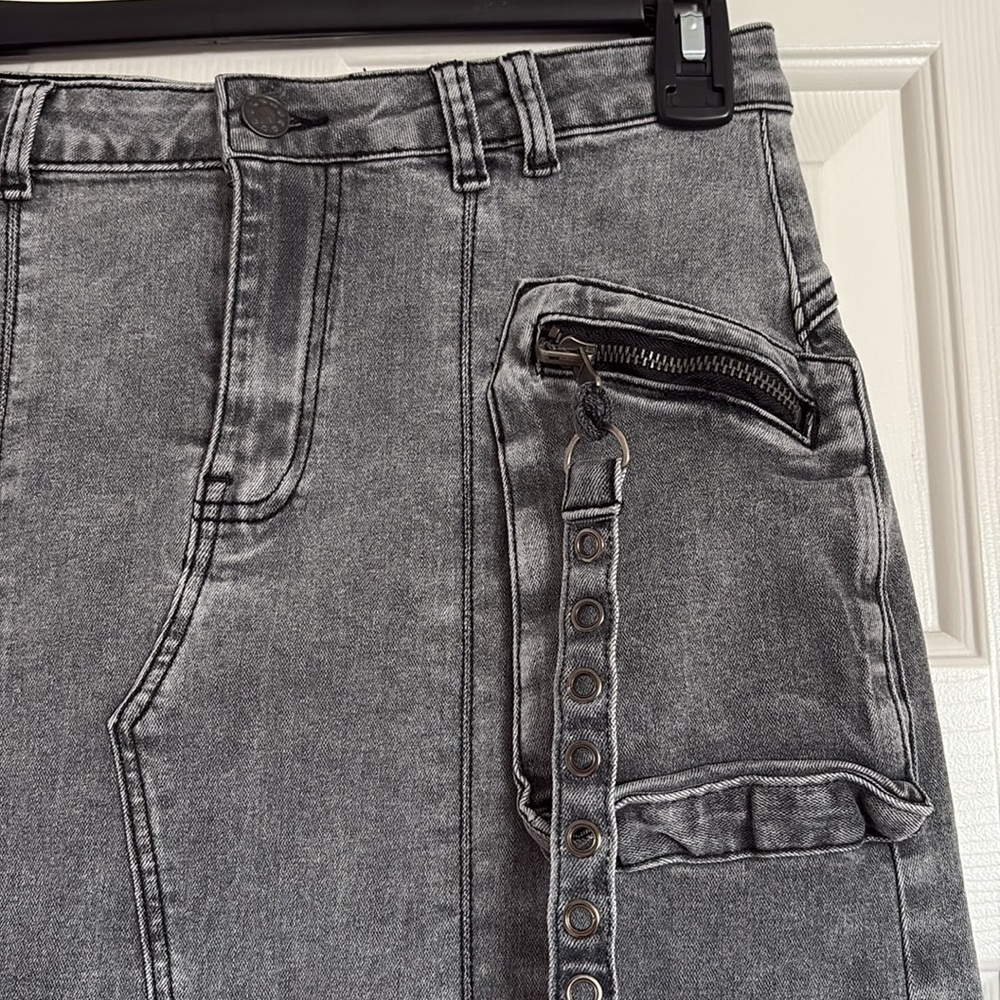 Delia’s Dolls Kill Gray Denim Maxi Skirt Slight Cargo Pockets NWOT✨Sz Small - Picture 3 of 7